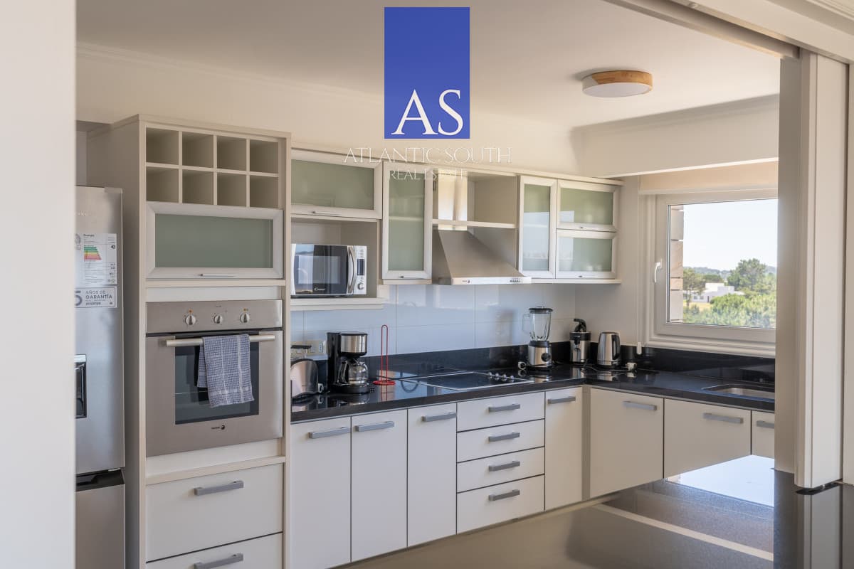 Exclusivo apartamento de 4 dormitorios con parrillero y piscina propia Punta del Este