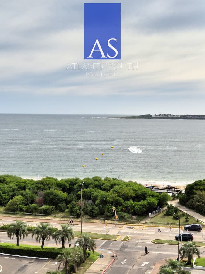 Apartamento a estrenar amoblado piso alto 1 dormitorio frente a Enjoy vista al mar terraza y garage Playa Mansa Punta del Este