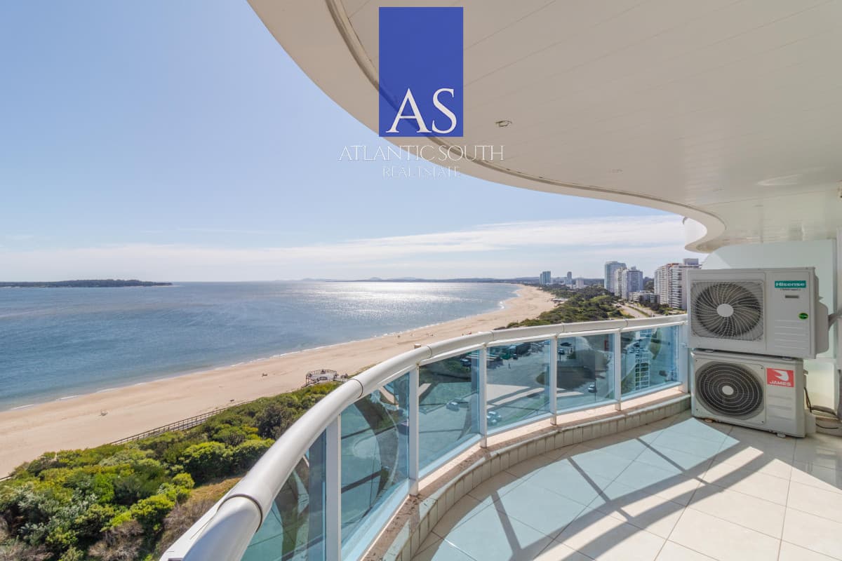 Apartamento 3 dormitorios en primera linea frente al mar Millenium Playa Mansa Punta del Este