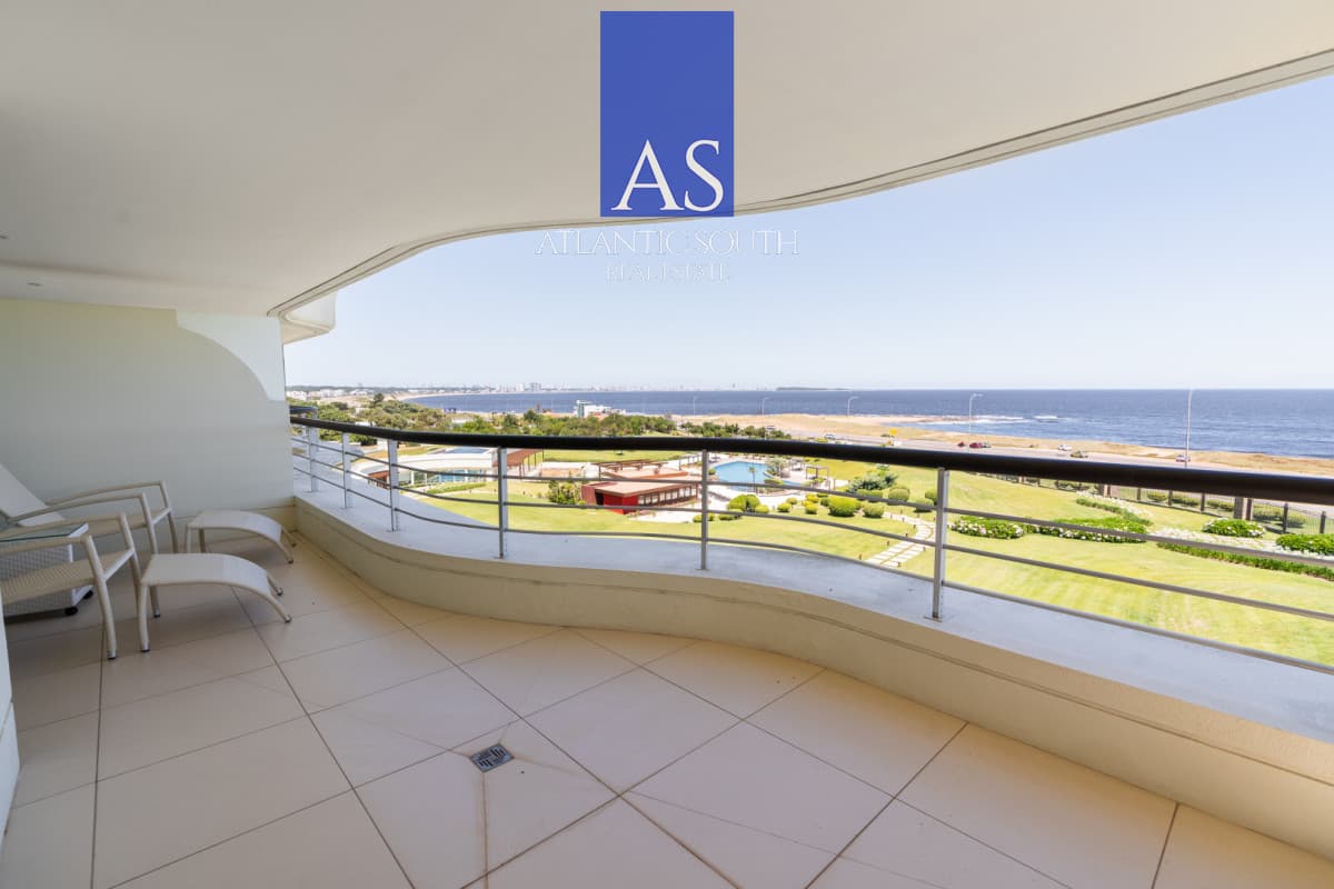 Exclusivo penthouse de 3 dormitorios con parrillero y piscina propia Punta del Este