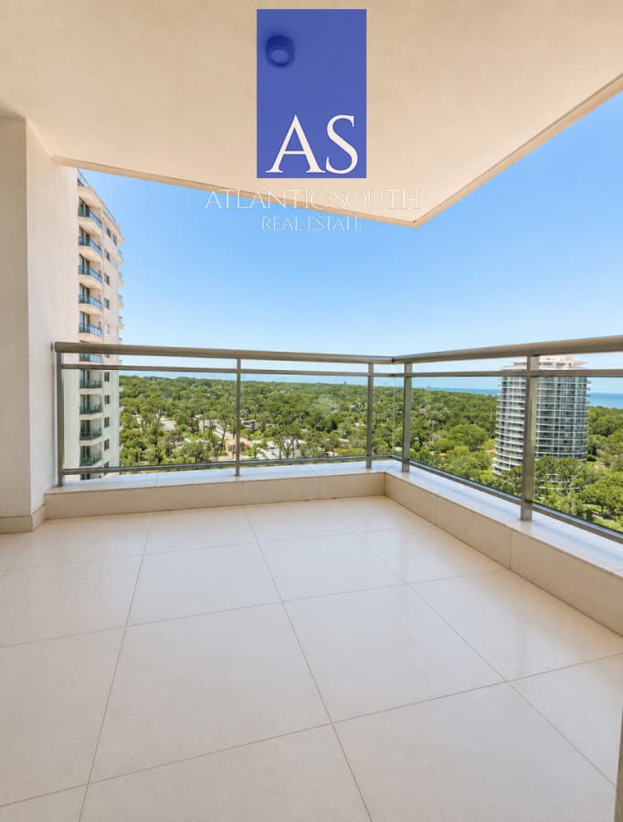 Piso Alto Esquinero en Place Lafayette con Vista al Mar y la Península