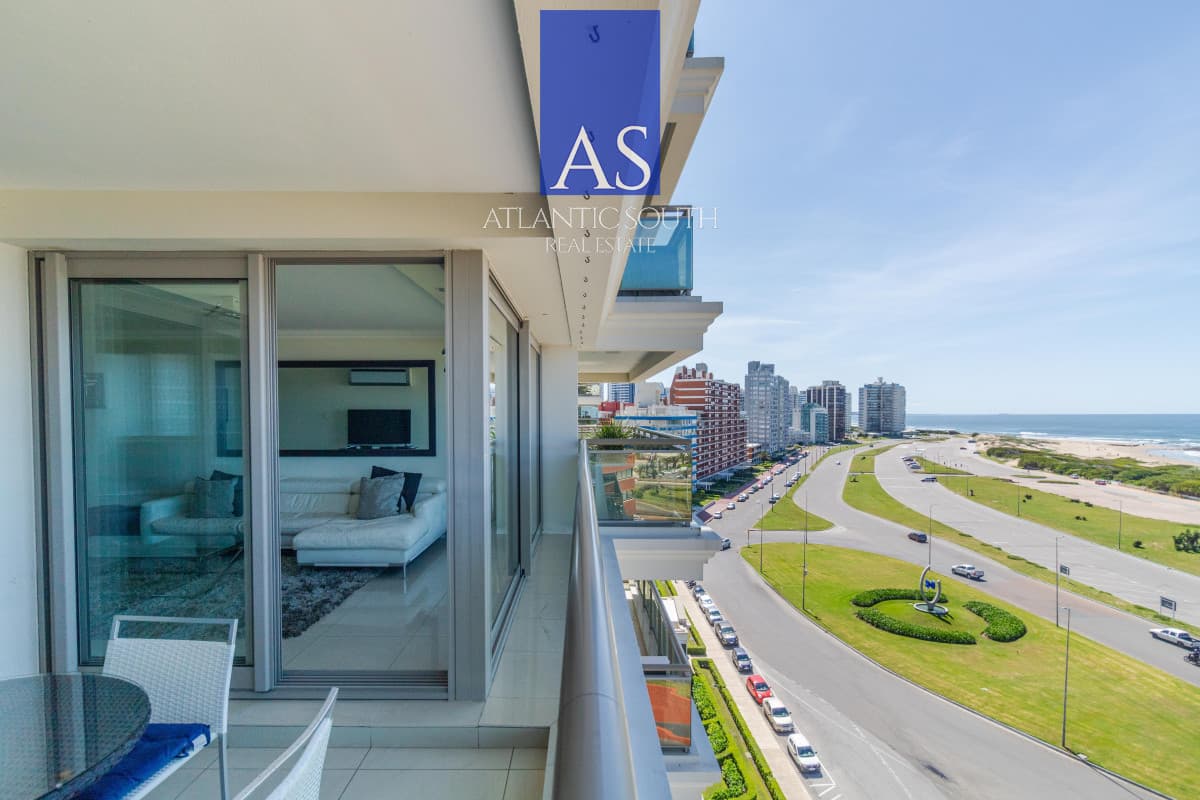 Apartamento de 3 dormitorios en suite frente al mar en Torre Imperiale Playa Brava Punta del Este