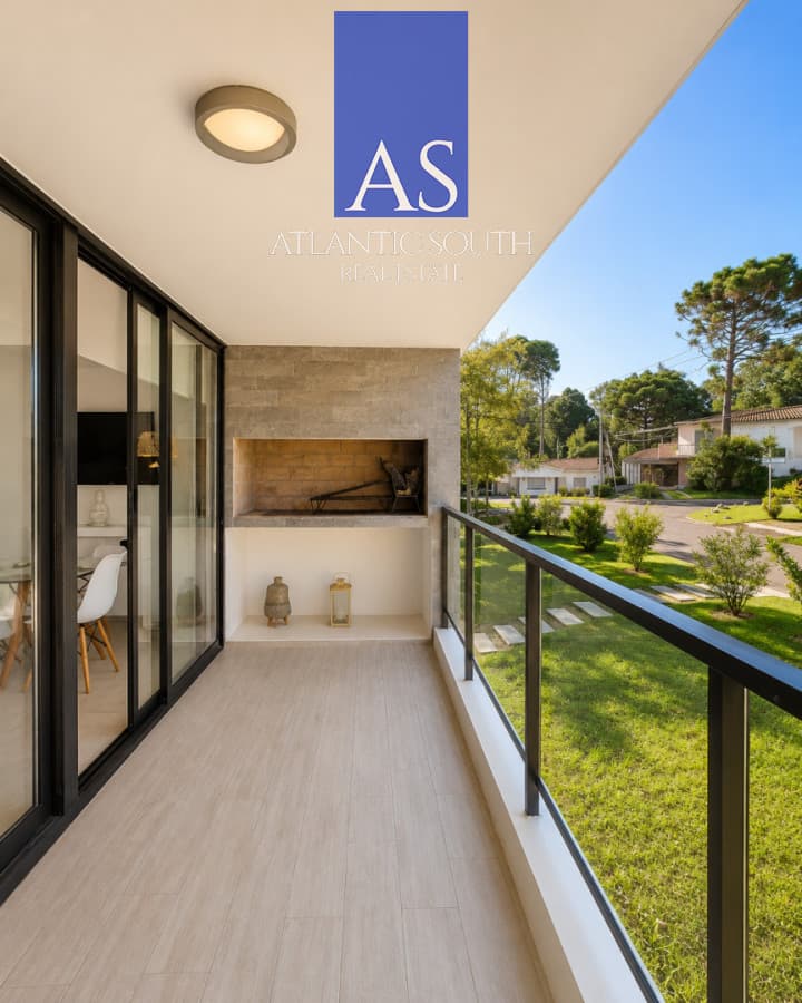 Apartamento moderno 2 dormitorios con parrillero 200mts del mar Playa Mansa
