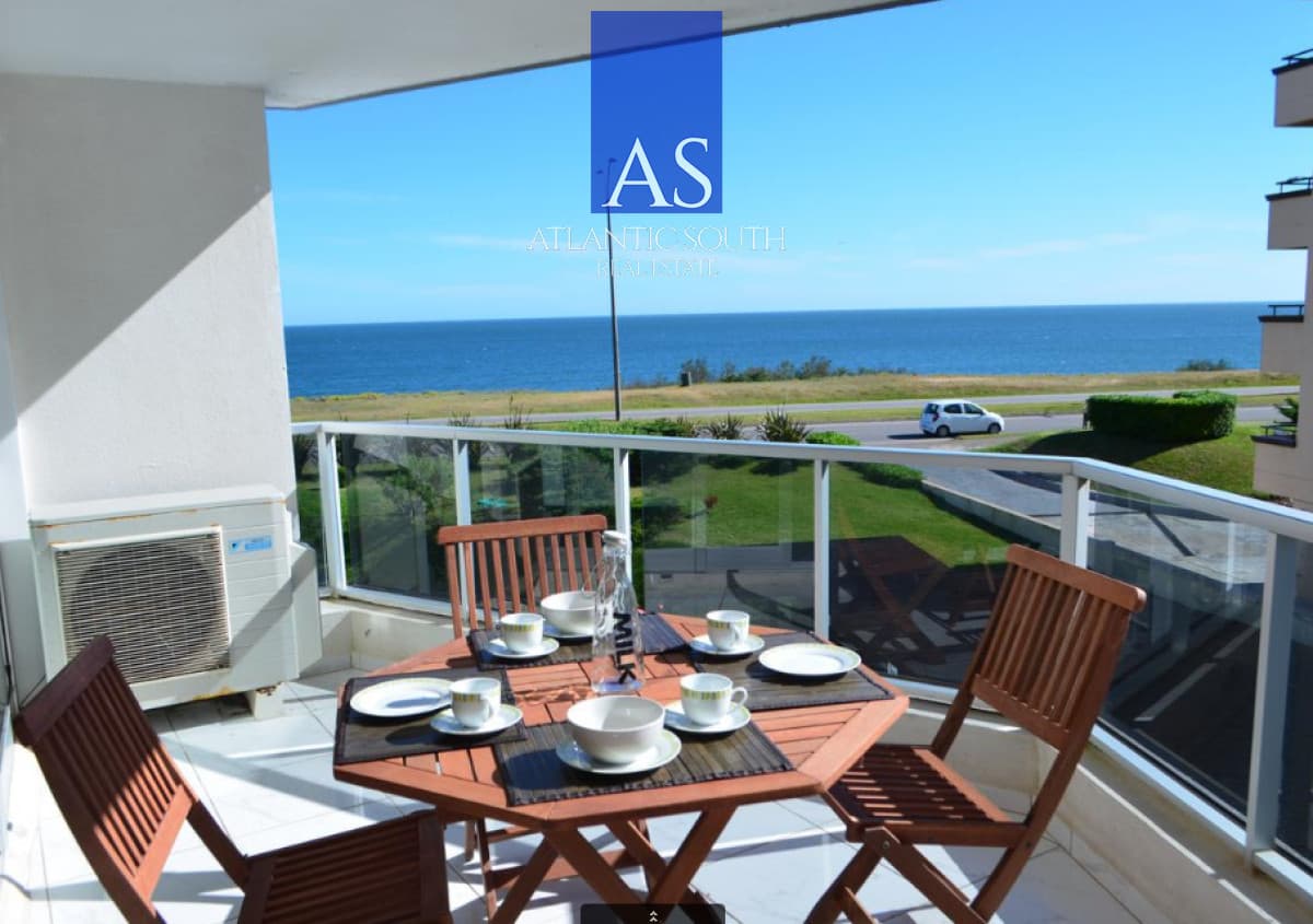 Apartamento frente al mar 3 dormitorios Playa Mansa Pinares Punta del Este