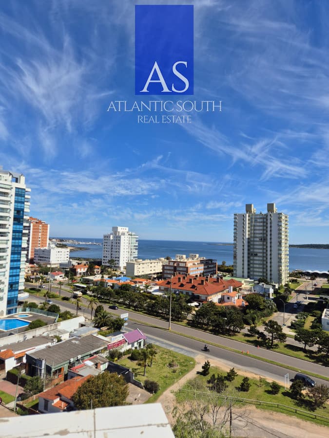 Penthouse 2 dormitorios con vista al mar garage Playa Mansa y Brava Punta del Este