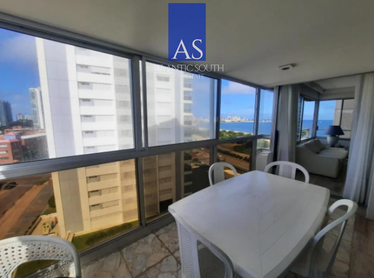 Apartamento de 2 dormitorios y dependencia en Mansa, Punta del Este