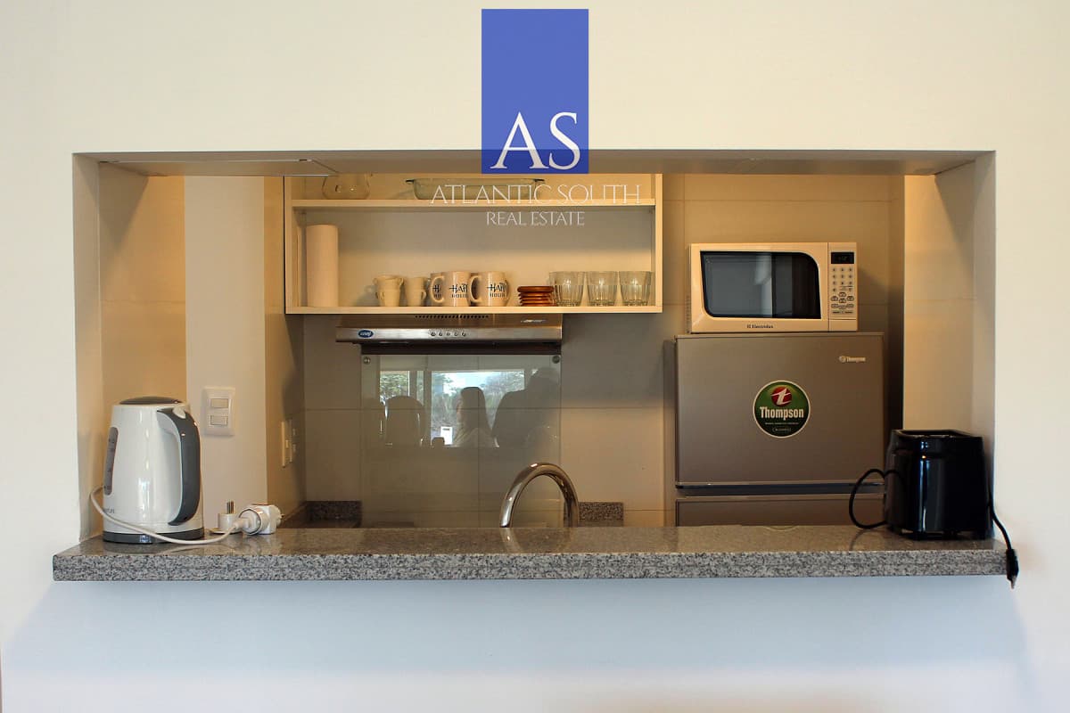 Apartamento moderno 1 dormitorio con parrillero propio terraza garage Playa Mansa a metros del mar Punta del Este