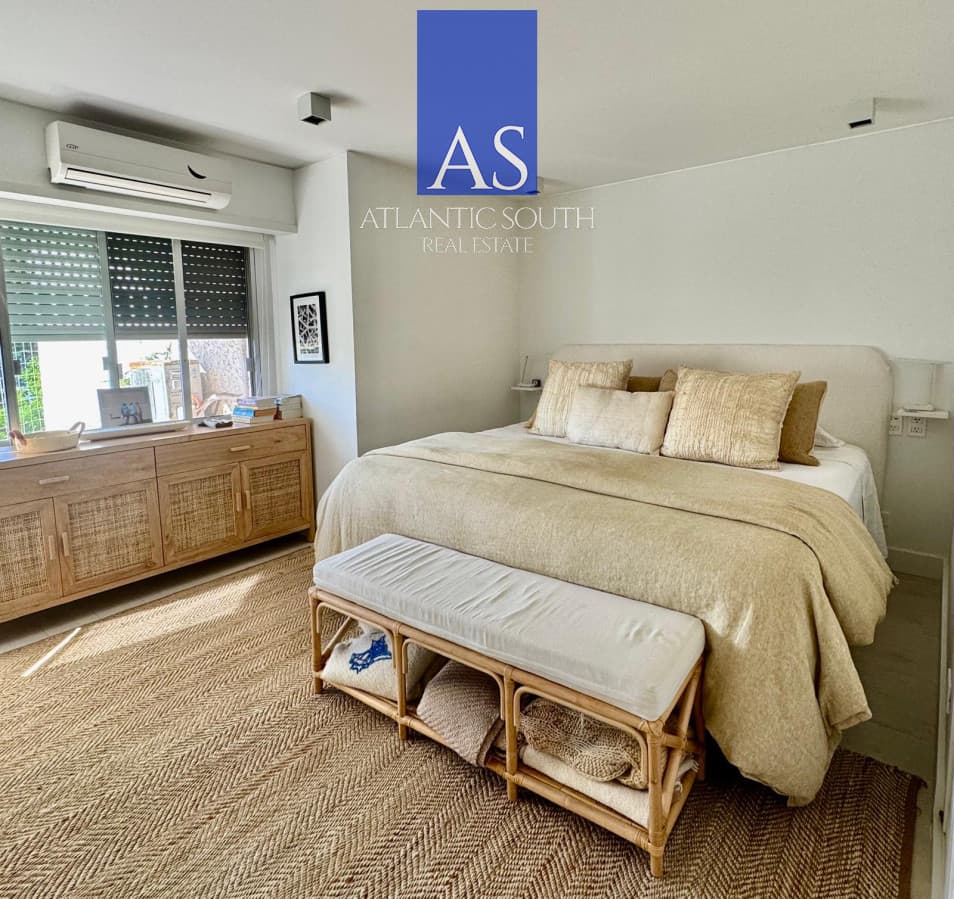 Apartamento 2 dormitorios más servicio en primera linea Playa Mansa , Punta del Este