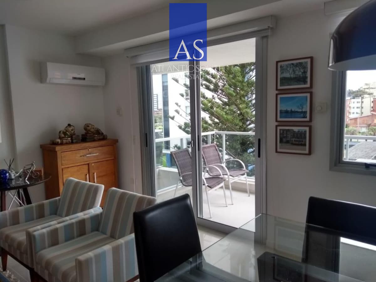 Apartamento 2 dormitorios a pasos del mar en excelente torre Playa BRava Punta del Este