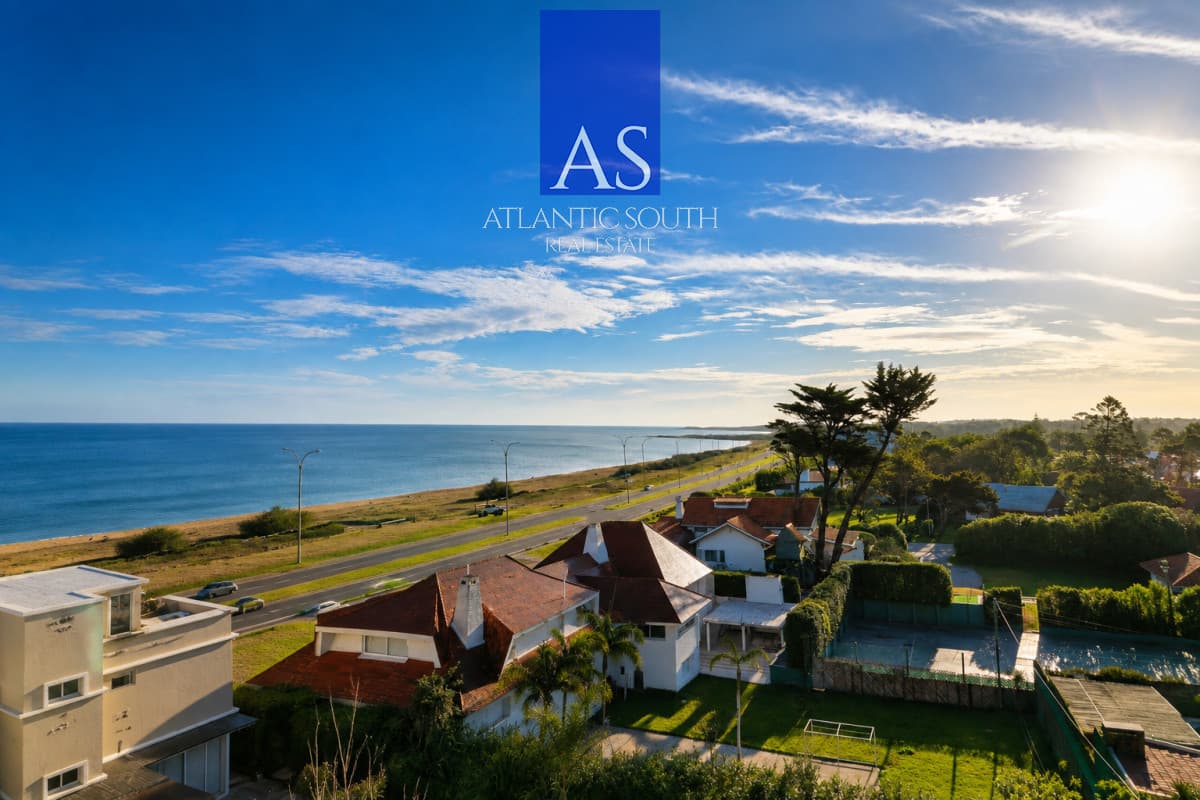 Penthouse frente al mar 3 dormitorios reciclado estufa a leña, barbacoa cerrada Pinares Punta del Este