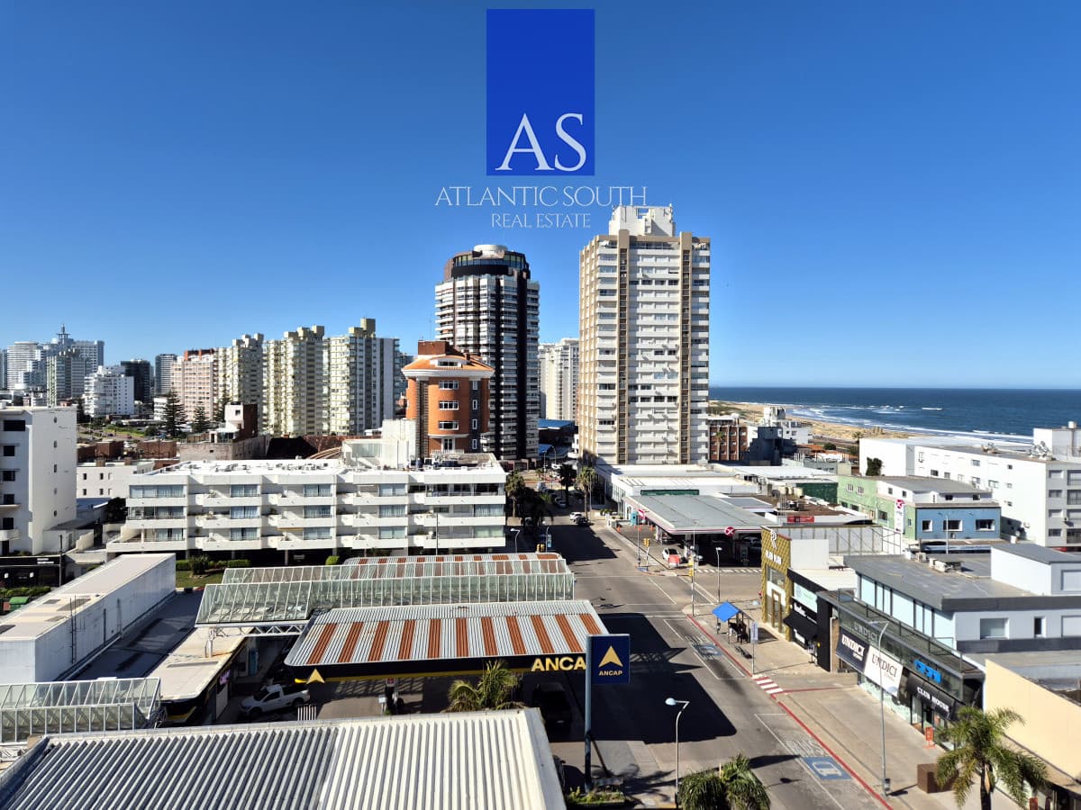 Apartamento piso alto vista espectacular en venta de 2 dormitorios + Dependencia completa en Península Puerto Punta del Este