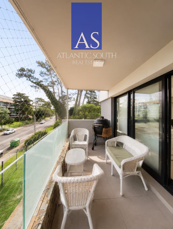 Oportunidad Apartamento 2 dormitorios moderno terraza cochera piscina Playa Mansa Punta del Este