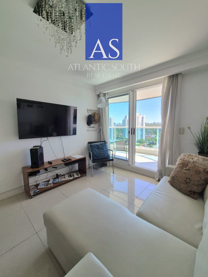 Apartamento de 2 dormitorios en suite+toilette terraza parrillero propio garage piscinas gastos razonables Playa Mansa Punta del Este