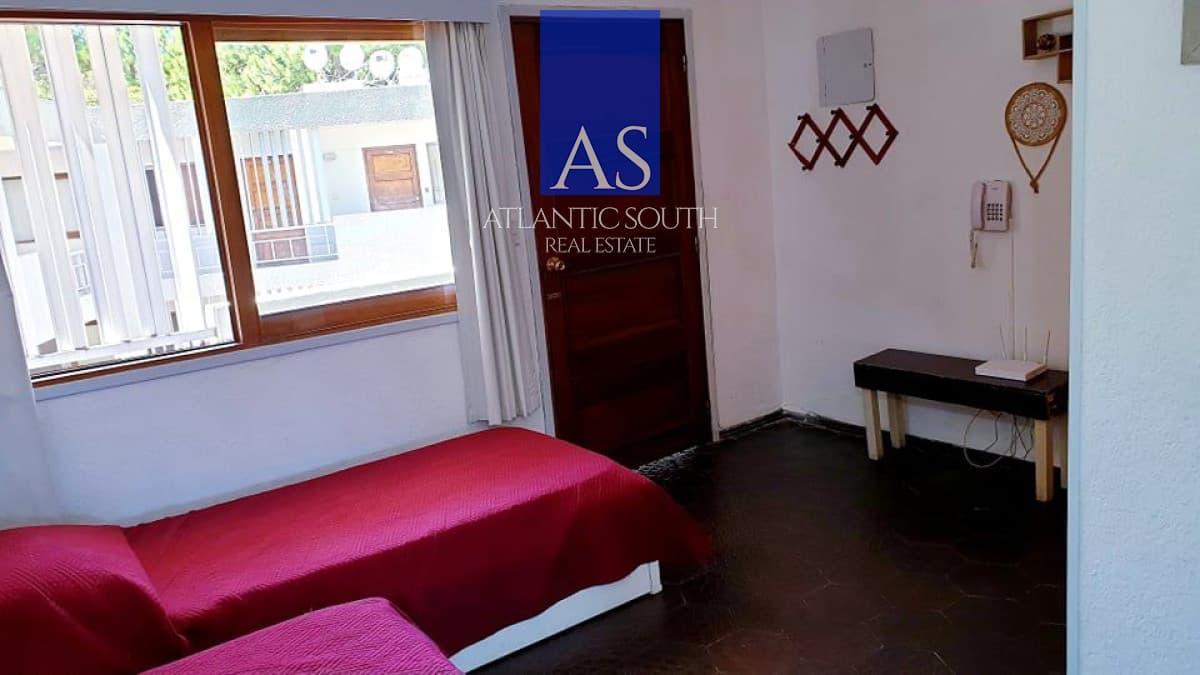 Apartamento amoblado de 1 dormitorio con terraza y piscina en Playa Mansa, Punta del Este