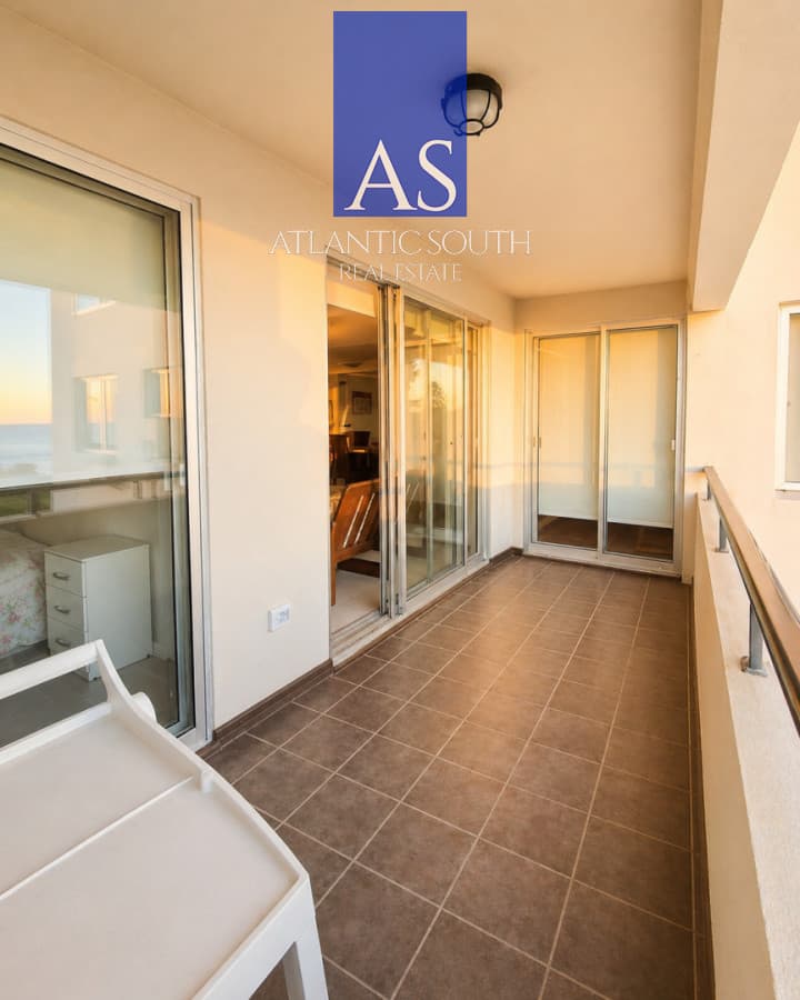 Apartamento de 3 Dormitorios con Vista Parcial al Mar en Playa Mansa - Pinares