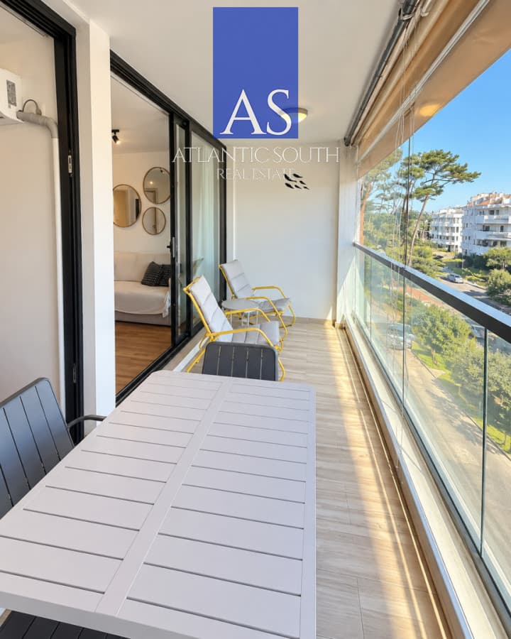 Venta apartamento 1 dormitorio casi a estrenar 150mts del mar Playa Mansa
