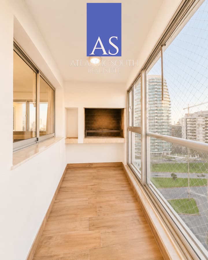 Apartamento 3 dormitorios con parrillero 100% reciclado 150mts del mar Playa Mansa