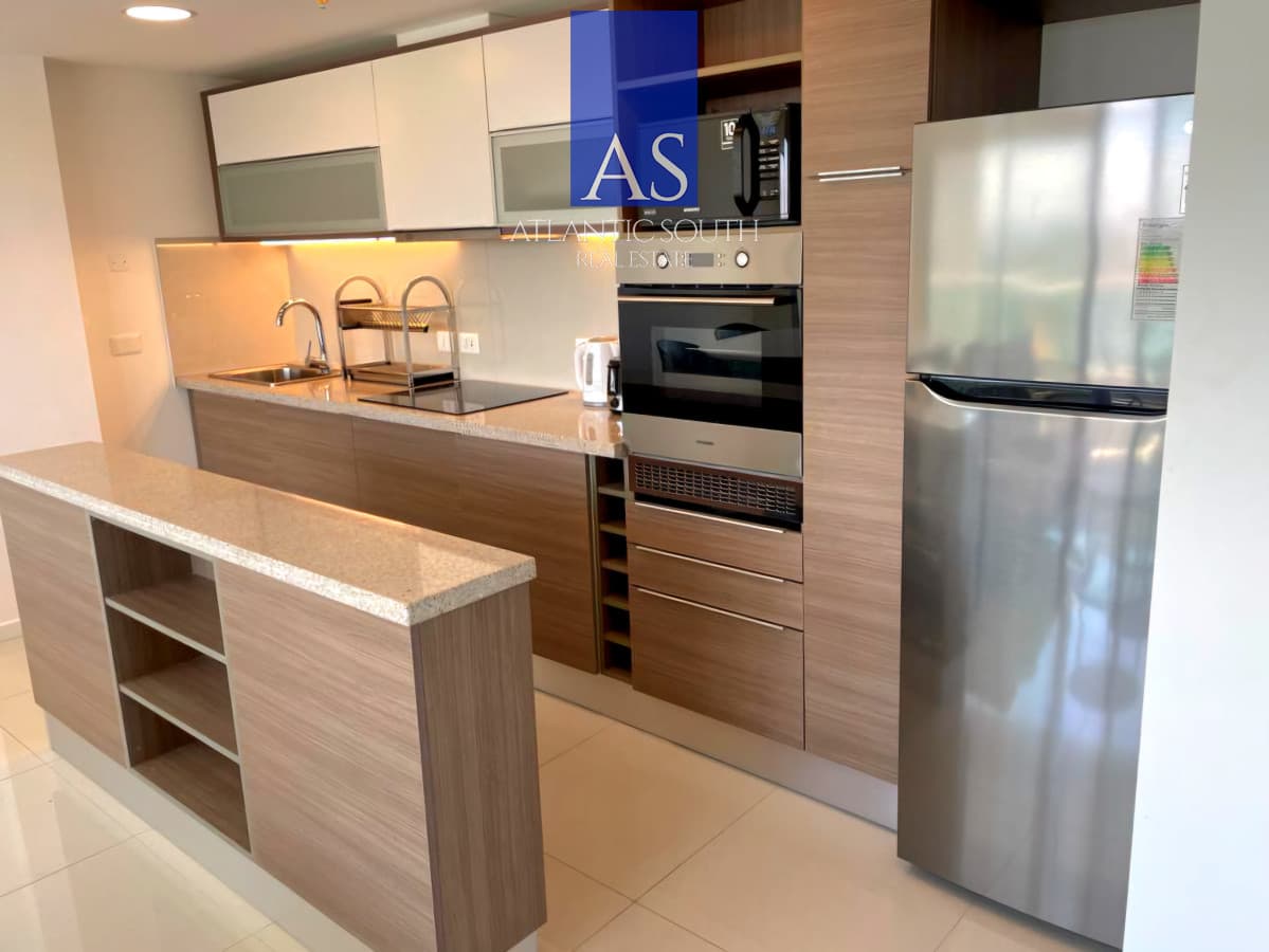 Apartamento mdoerno 2 dormitorios piso alto garage servicios bajos gastos Punta del Este