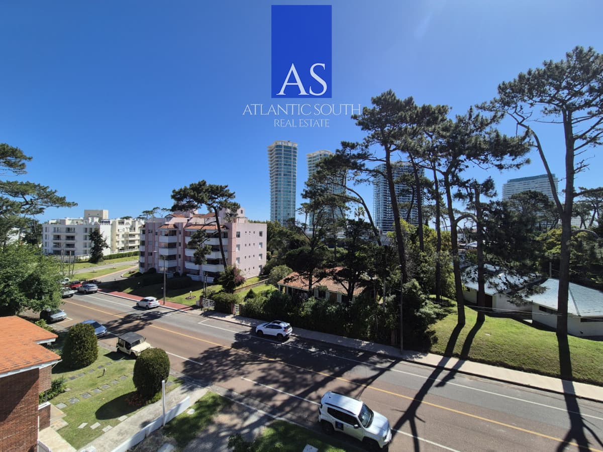 Venta apartamento 1 dormitorio casi a estrenar 200mts del mar Playa Mansa