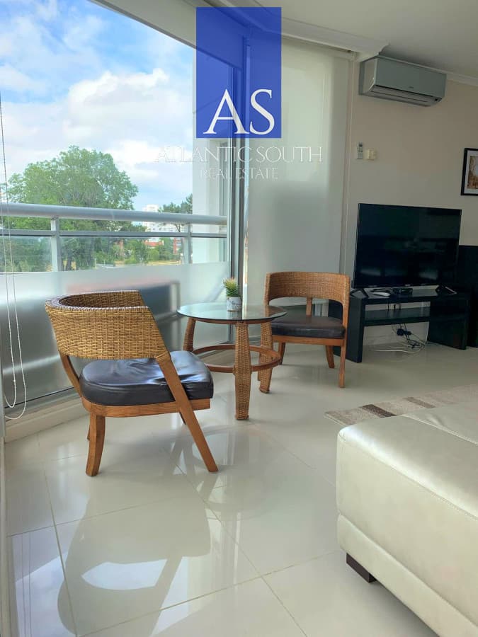 Apartamento de dos dormitorios en Ocean Drive , Punta del Este