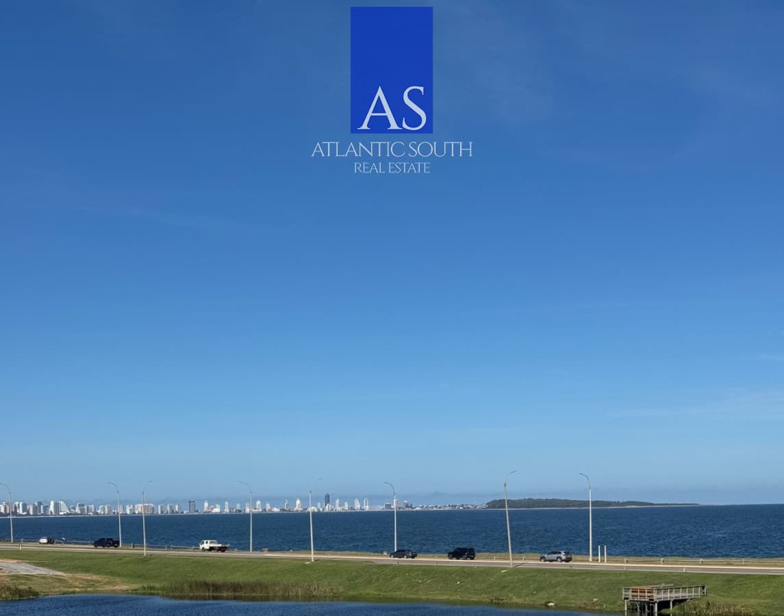 Exclusivo apartamento 2 suites con gran terraza y parrillero Playa Mansa Punta del Este