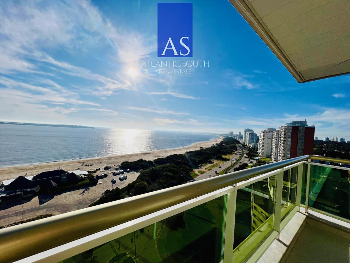 Apartamento de 3 dormitorios en primera linea Playa Mansa , Punta del Este