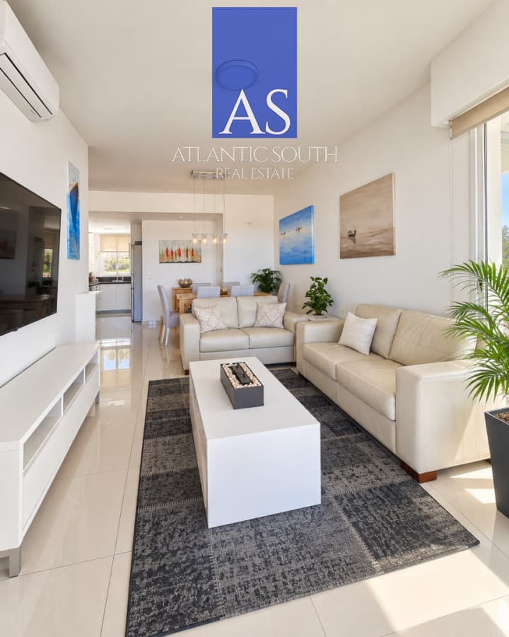 Apartamento 2 dormitorios moderno frente al mar en la Mansa, Pinares, Punta del Este