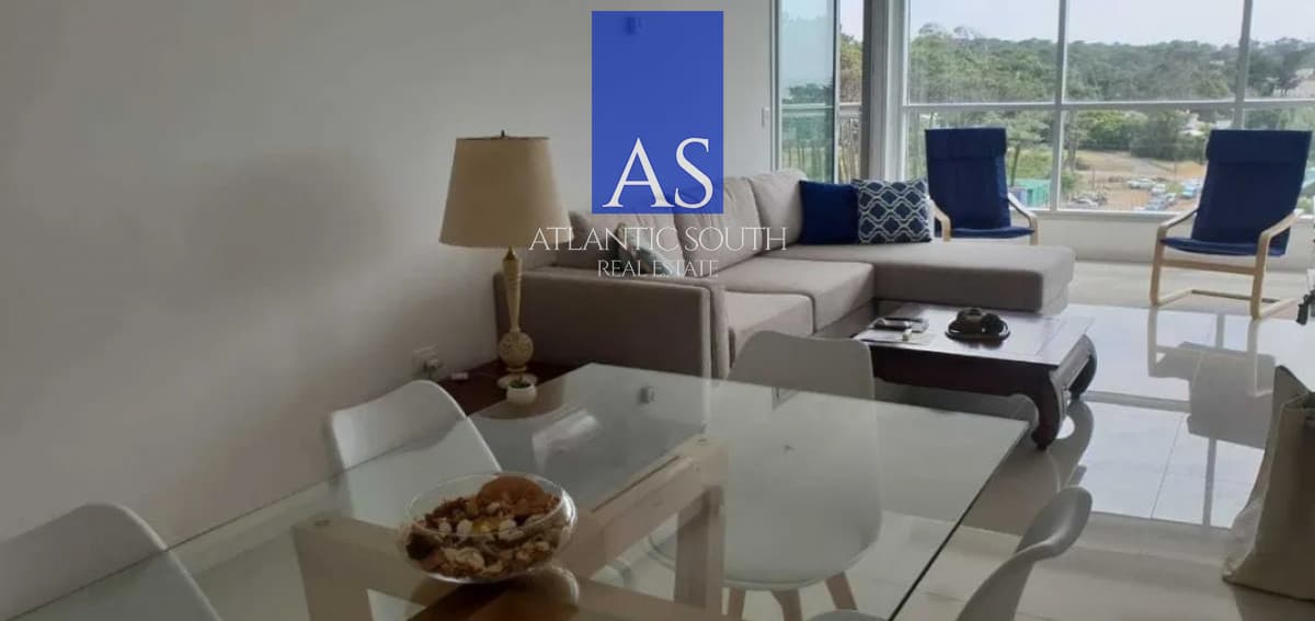 Apartamento de 3 dormitorios en torre de categoría. Brava, Punta del Este