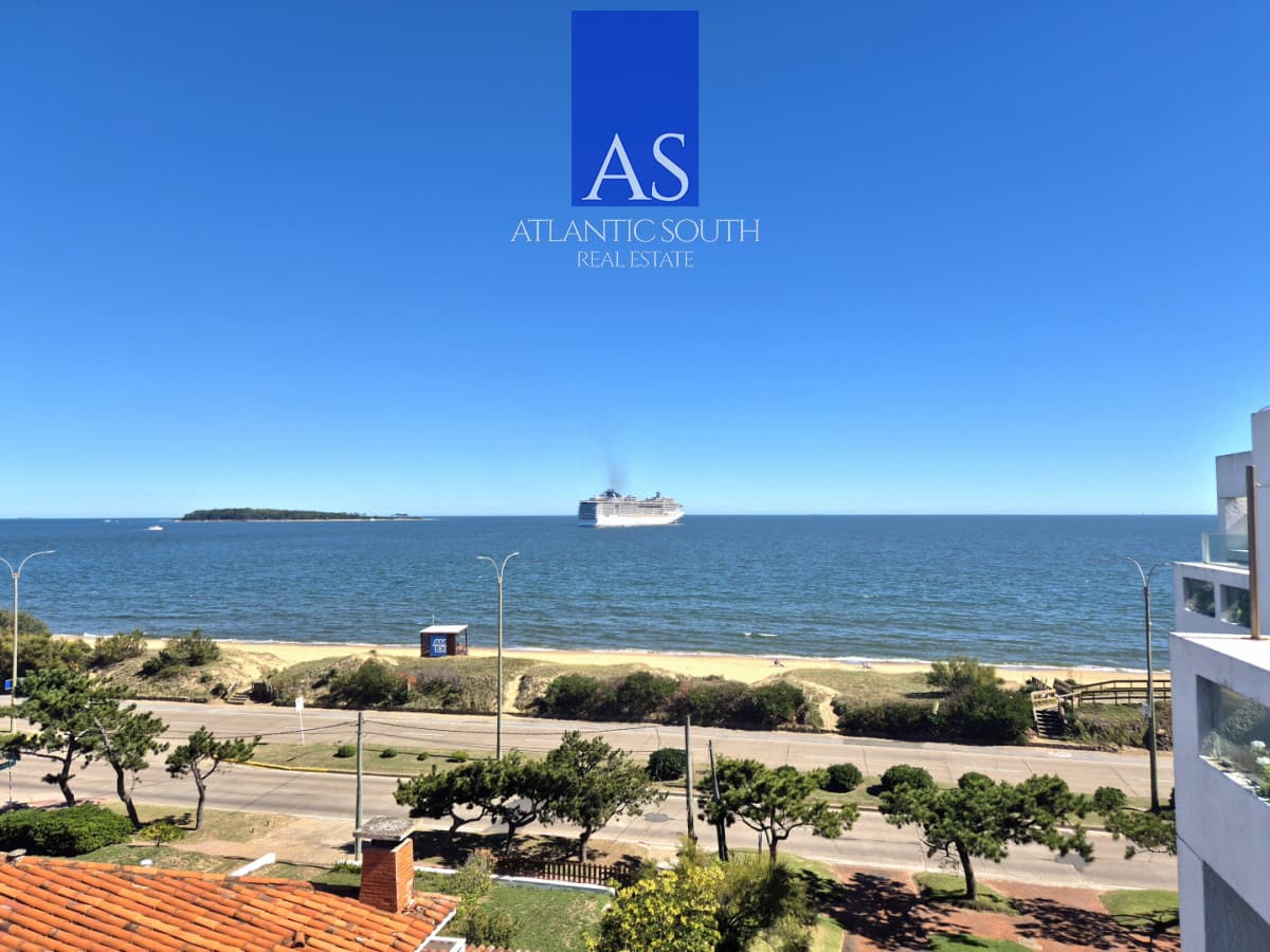 Oportunidad de 2 dormitorios con vista al mar y balcón Primera línea Playa Mansa
