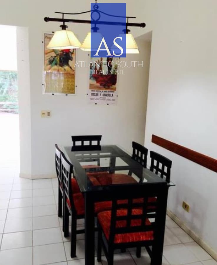 Apartamento de 3 dormitorios con parrillero y estufa a leña , Playa Mansa.