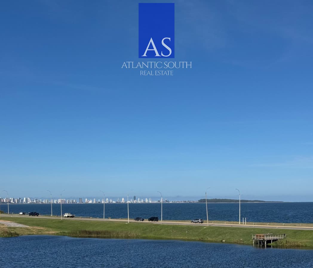 Exclusivo apartamento 2 suites con gran terraza y parrillero Playa Mansa Punta del Este