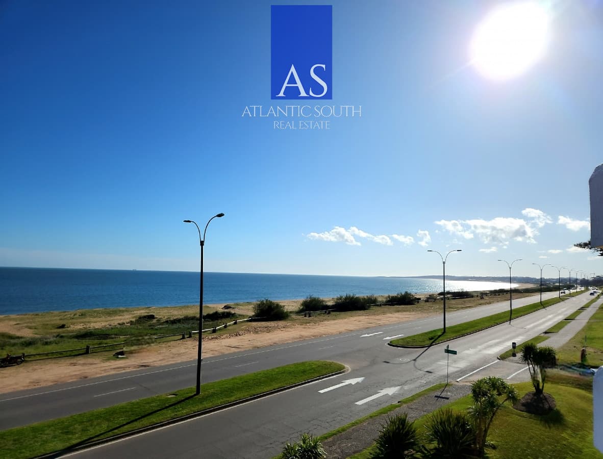 Espectacular vista franca al mar con parrillero y estufa a leña Playa Mansa Punta del Este