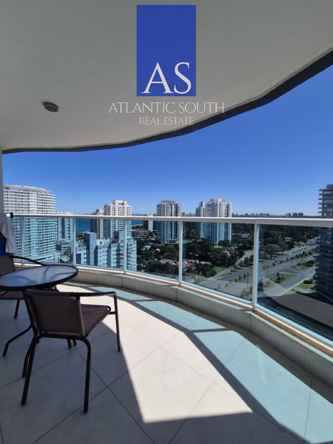 Apartamento de 2 dormitorios en suite+toilette terraza parrillero propio garage piscinas gastos razonables Playa Mansa Punta del Este