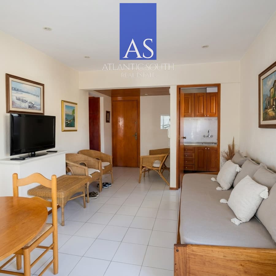 Apartamento de 1 dormitorio con cocina definida y baño reciclado en Península Punta del Este