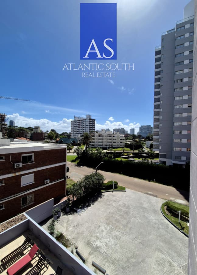 Apartamento 2 dormitorios + dependencia y 3 baños Playa brava Punta del Este