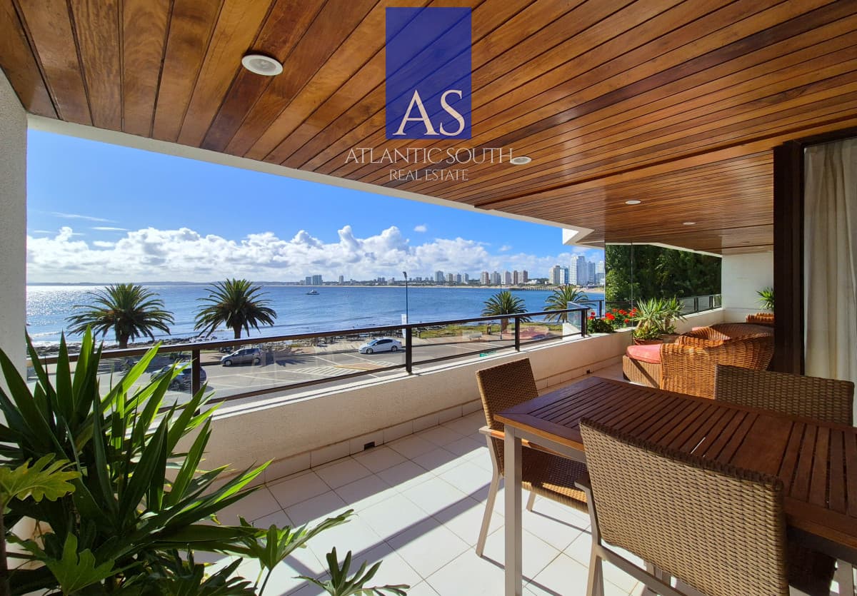 Apartamento 3 dormitorios + dependencia frente al mar parada 1 Playa Mansa Península