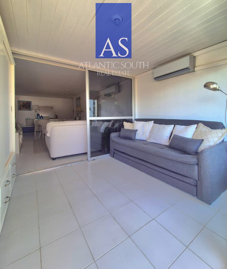 Apartamento 2 dormitorios + dependencia y 3 baños Playa brava Punta del Este