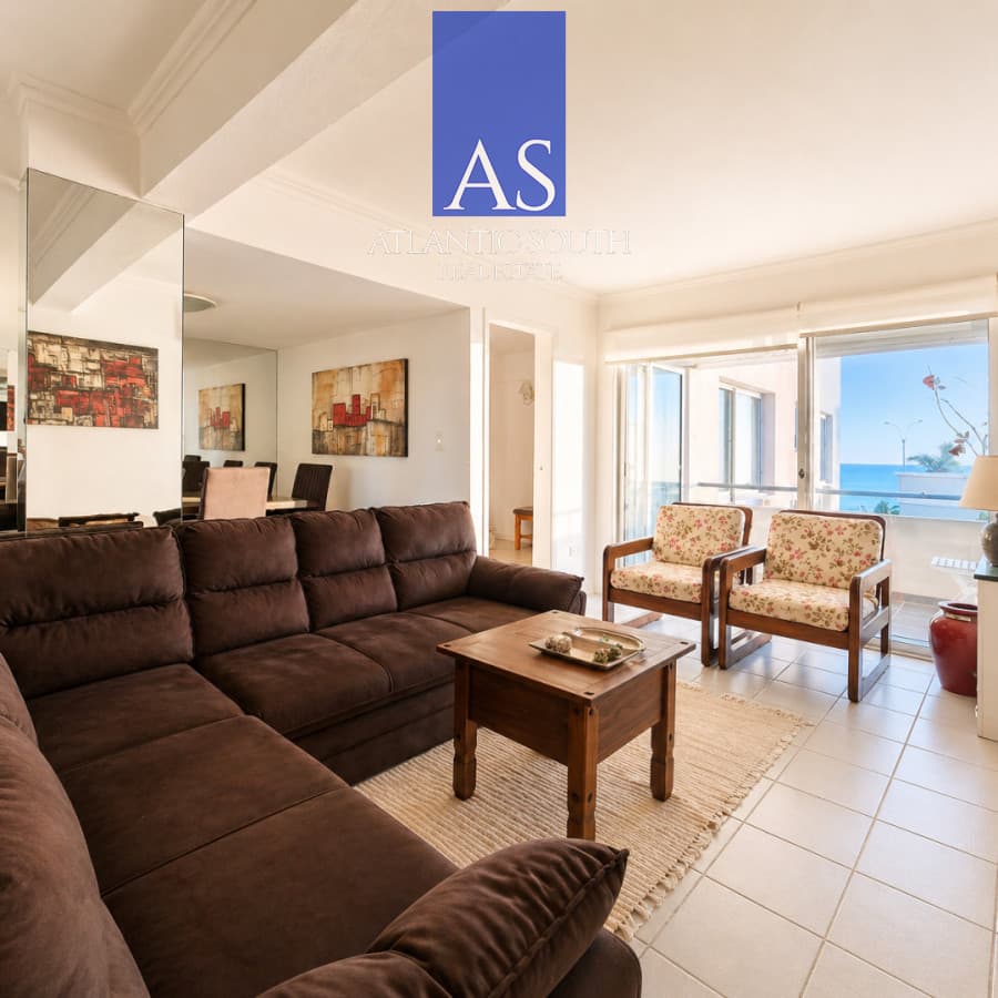 Apartamento de 3 Dormitorios con Vista Parcial al Mar en Playa Mansa - Pinares