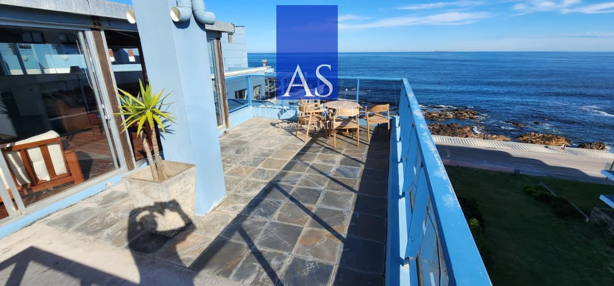 Penthouse 3 dormitorios + servicio y gran terraza con parrillero propio en Playa Brava Punta del Este