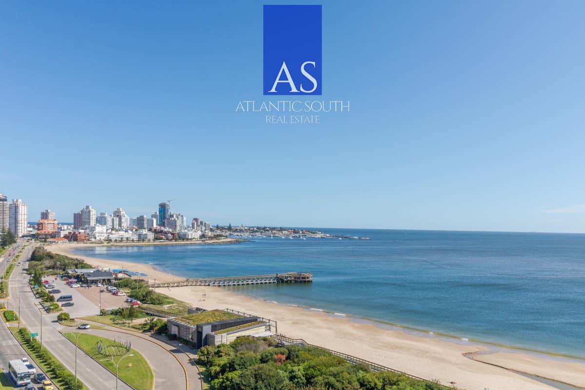 Apartamento 3 dormitorios en primera linea frente al mar Millenium Playa Mansa Punta del Este