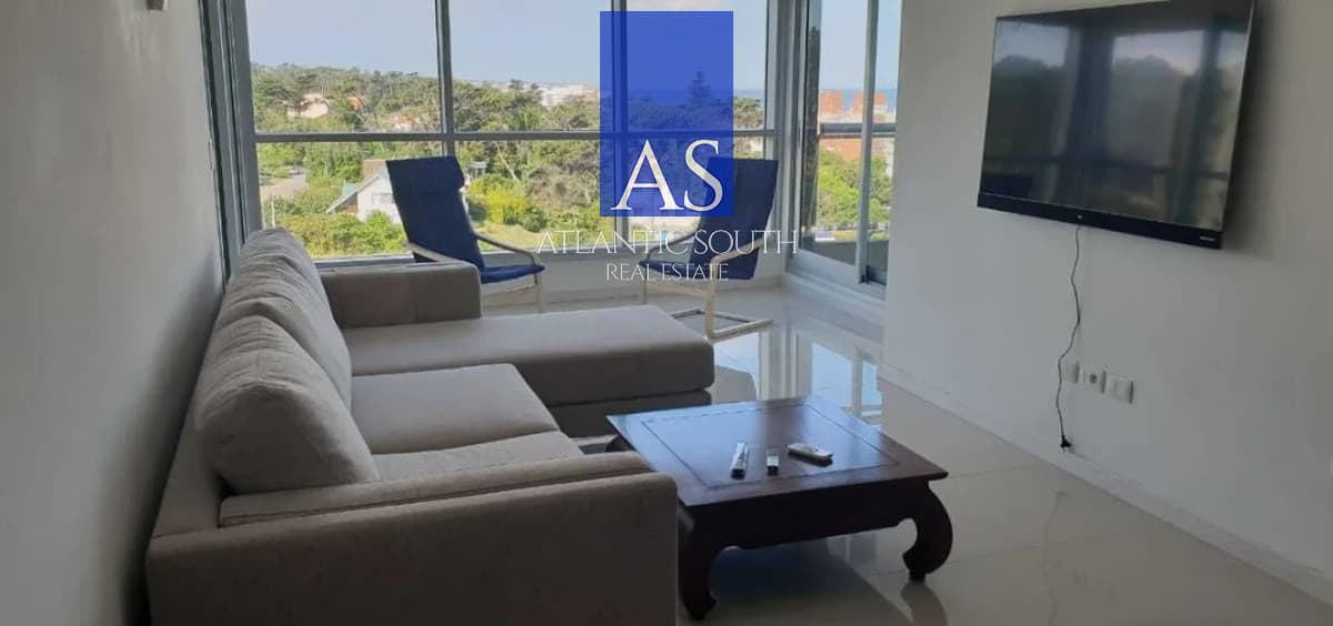 Apartamento de 3 dormitorios en torre de categoría. Brava, Punta del Este