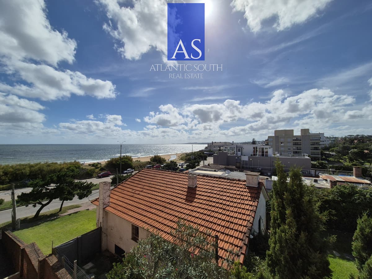Apartamento venta  2 dormitorios terraza cochera primera linea Playa Mansa