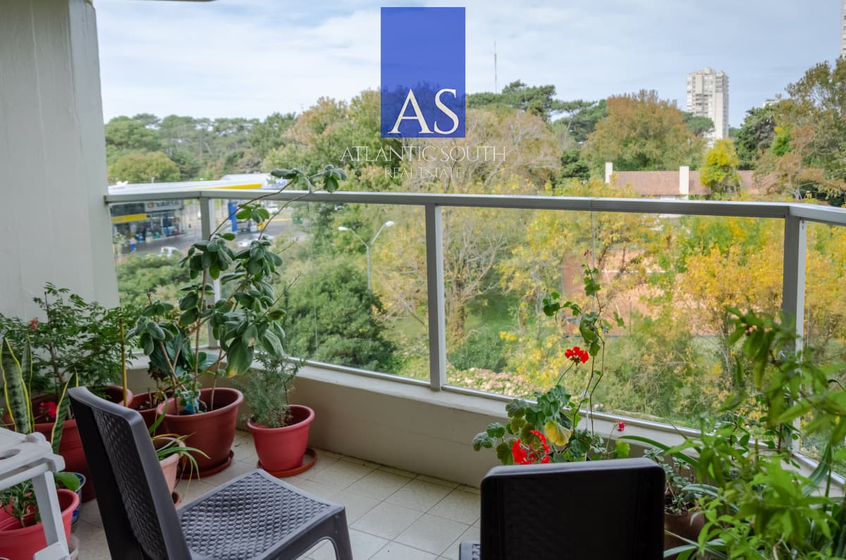 Apartamento de 2 dormitorios con servicios Punta del Este