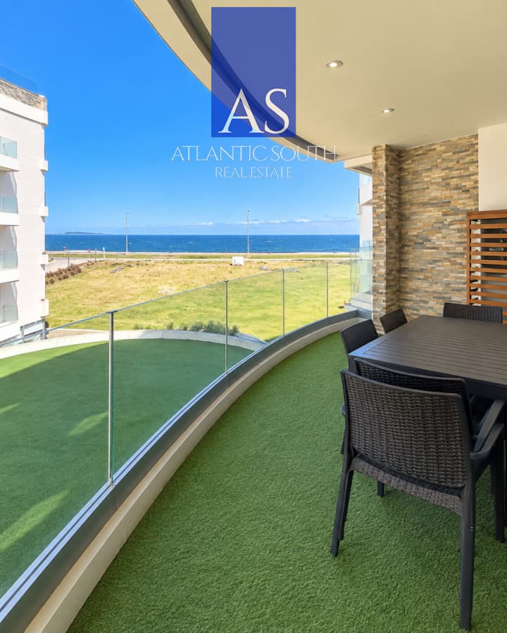 Apartamento 2 dormitorios moderno frente al mar en la Mansa, Pinares, Punta del Este