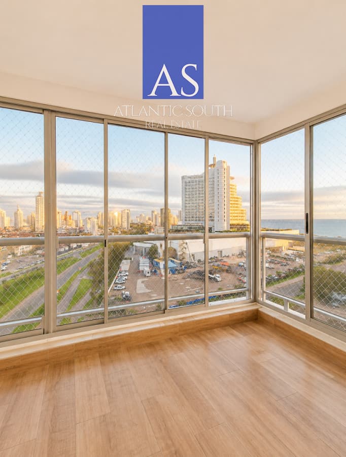 Apartamento 3 dormitorios con parrillero 100% reciclado 150mts del mar Playa Mansa