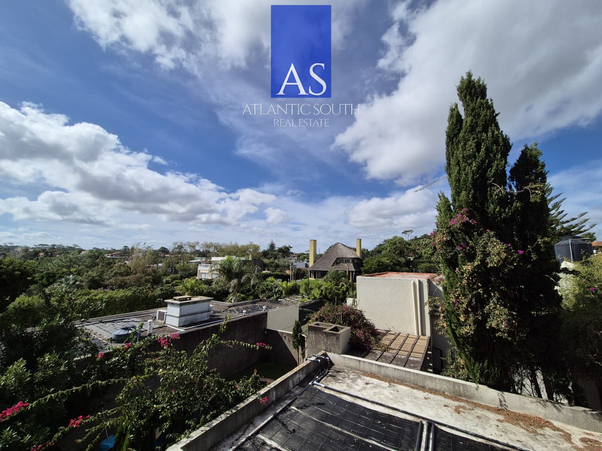 Apartamento venta  2 dormitorios terraza cochera primera linea Playa Mansa