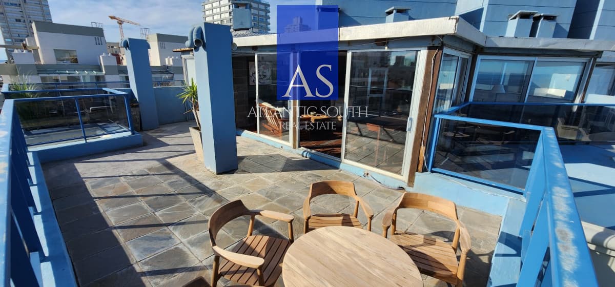 Penthouse 3 dormitorios + servicio y gran terraza con parrillero propio en Playa Brava Punta del Este