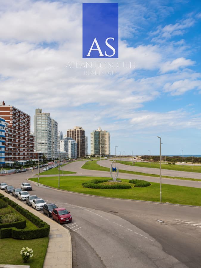 Apartamento de 2 dormitorios + dependencia completa en Imperiale II, Playa Brava