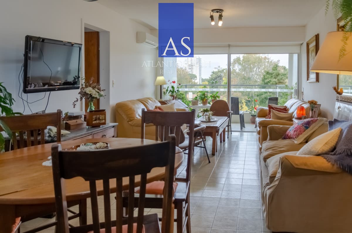 Apartamento de 2 dormitorios con servicios Punta del Este