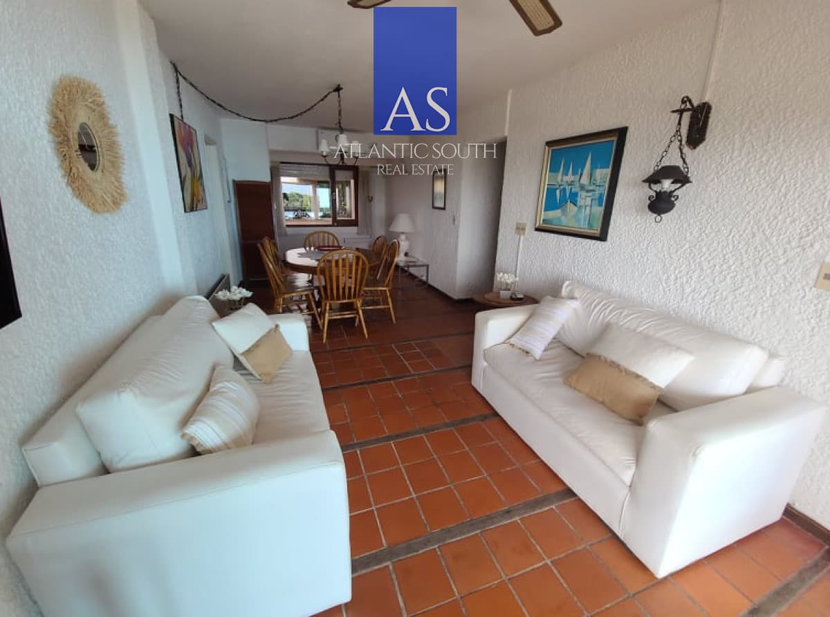 Alquiler anual Apartamento 2 dormitorios frente al mar Mansa espectacular terraza con vista